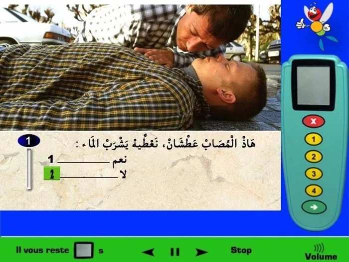 عندما يكون هنالك مصاب فلا نقوم بإعطائه الماء، لأن هذا الفعل قد يسبب له مضاعفات خطيرة وهو مصاب، لذلك المسؤول عن إعطاءه شيئ ما او لا هم رجال الإسعاف عند وصولهم.