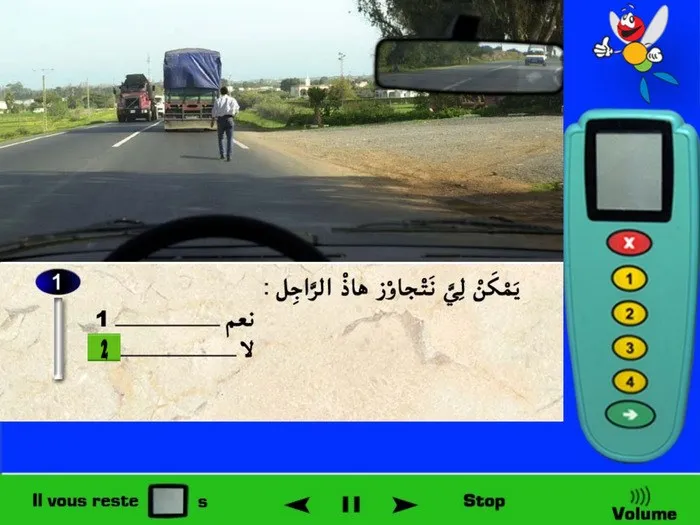 يوجد راجل يسير في وسط الطّريق ولكي أقوم بتجاوزه يجب أن تكون الظروف تسمح لي بالتّجاوز. الظّروف الان لا تسمح لي بالتّجاوز لأنه توجد عربات قادمة في الإتّجاه المعاكس. إذن لا يمكنني تجاوز هذا الرّاجل.
